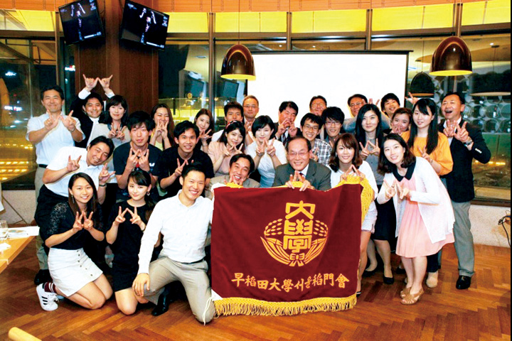 Members are seen at the New Year’s party. They sang the Alma Mater and took a picture in front of the university flag that has been kept for generations. They had a good time with good wine.