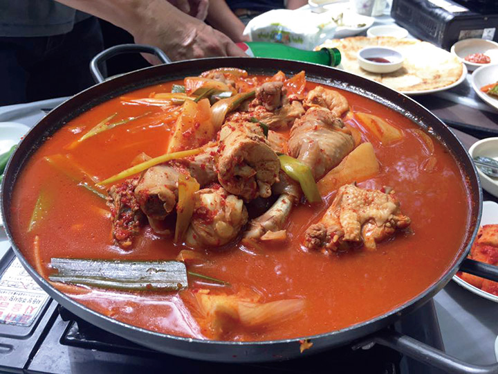 The Duck pokkun-tan hot pot they enjoyed at Namhansanseong